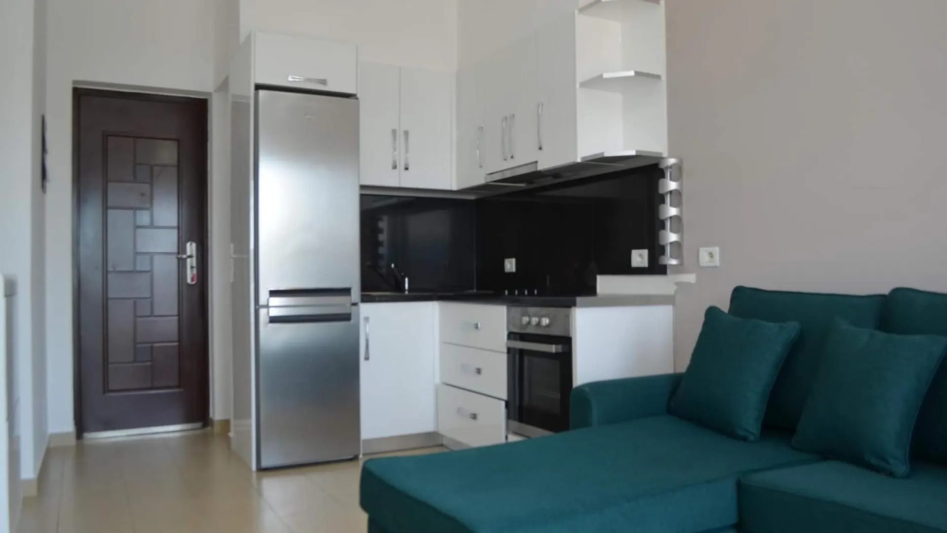 Bright Holiday Apartment With Balcony Saranda